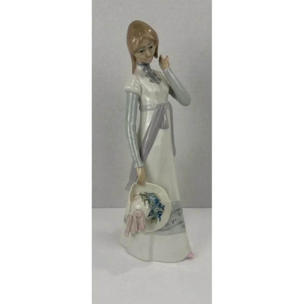 Vintage Casades Porcelain‎ Figure: 